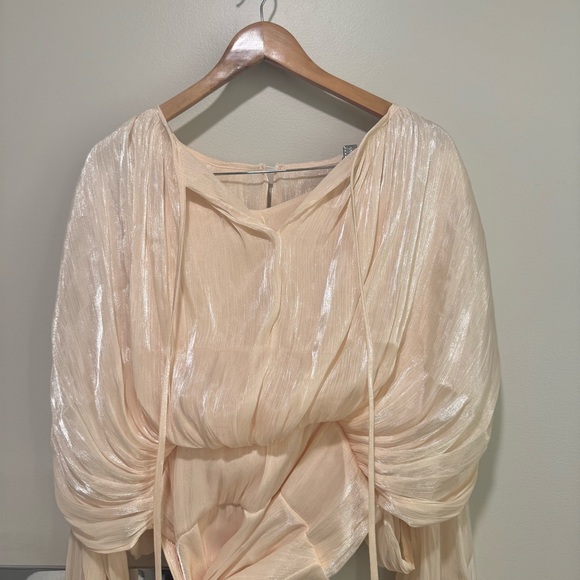 Elegant Cream Blouse with Flowing Sleeves - Picture 3 of 5